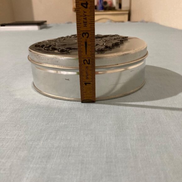 Metzke Cookie Tin Vintage Pewter Embossed Bunny Rabbits in a Garden - Picture 7 of 7